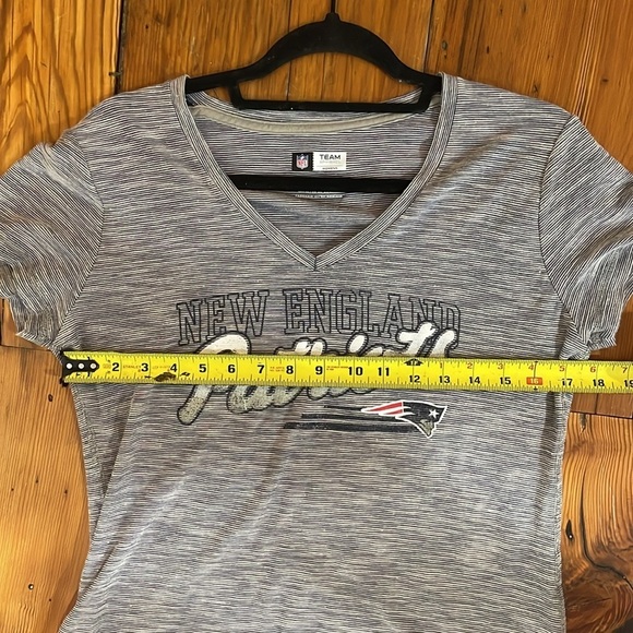 NFL Team Apparel Patriots New England Football Women’s t-shirt size large - Picture 6 of 8